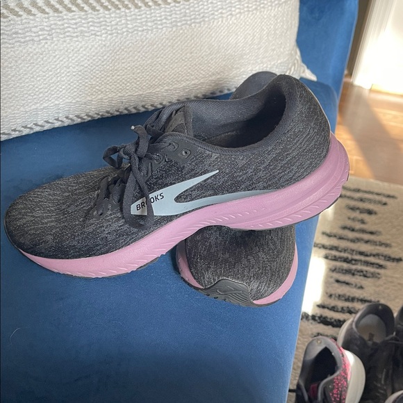 Brooks Women's Black and Pink Athletic Shoes - Picture 5 of 6